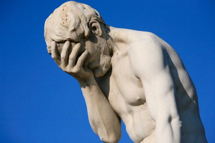 FACEPALM_1_Paris_Tuileries_Garden_Statue.jpg